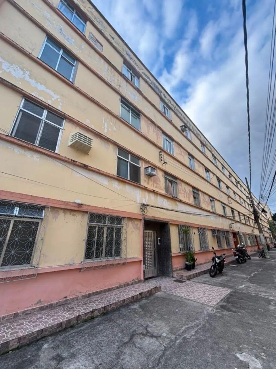 Apto 2 quartos, 1 banheiro - Rua General Rodrigues