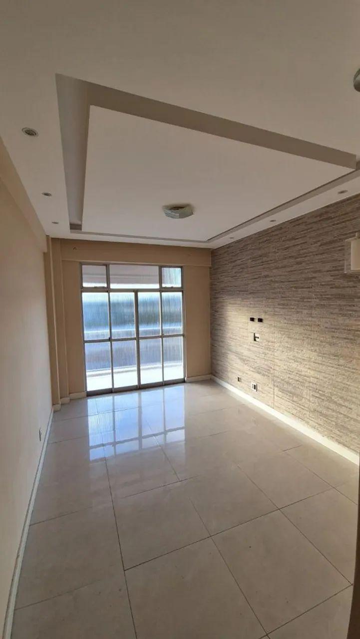 ? APARTAMENTO AMPLO COM DEPENDÊNCIA