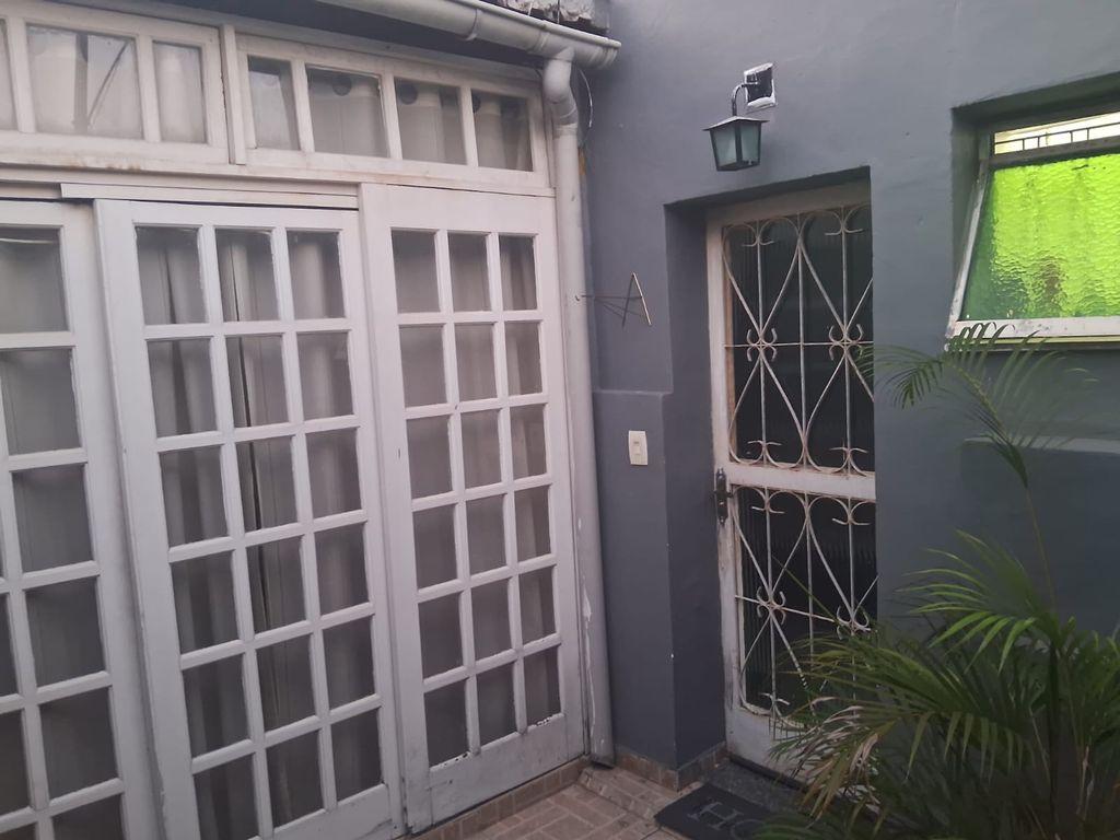 ? Vende-se essa incrível casa duplex em Todos os Santos!
