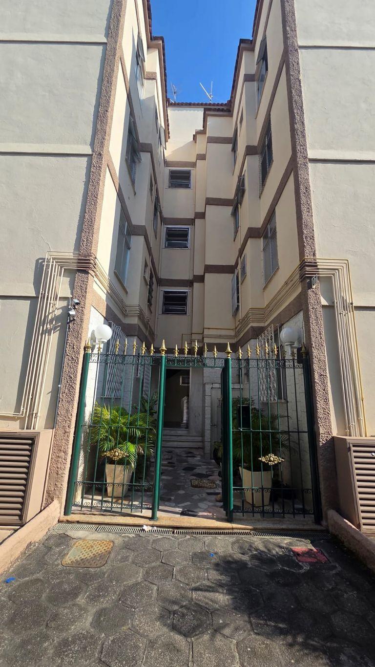 ? APARTAMENTO À VENDA NA RUA ADRIANO