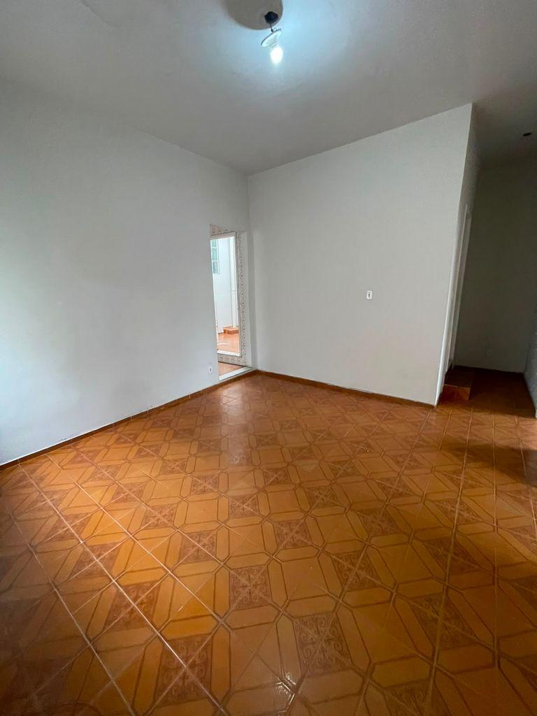 ? CASA PARA LOCAÇÃO ? 2º ANDAR