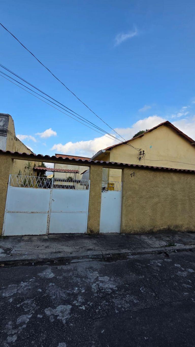 ? CASA DE VILA COM GARAGEM E AMPLO QUINTAL